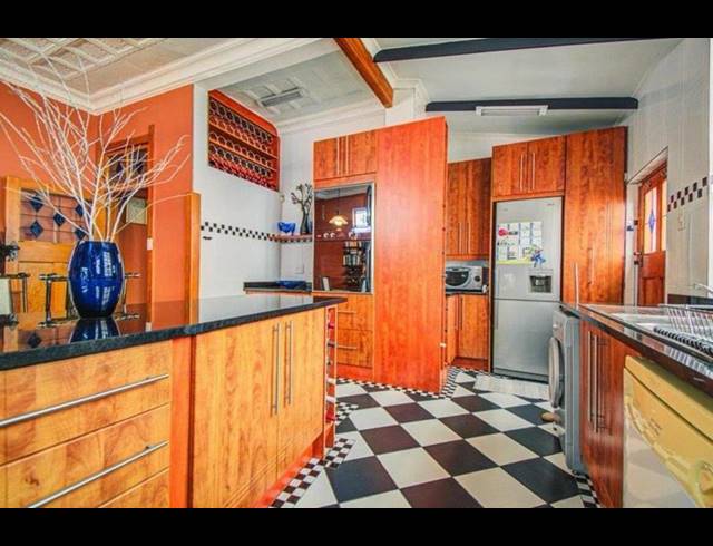 2 BEDROOM HOUSE FOR SALE IN KENSINGTON